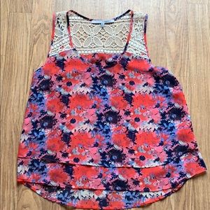 Collective Concepts | Sleeveless Top with Lace